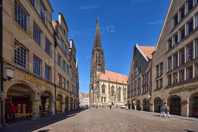 St. Lamberti, Lambertikirche, church, Gothic architectural style, ladder to heaven, artist Billi Thanner, historic buildings, gables, arcades, old town, blue cloudless sky, Prinzipalmarkt, Münster, Münsterland, independent city, North Rhine-Westphalia, Germany
