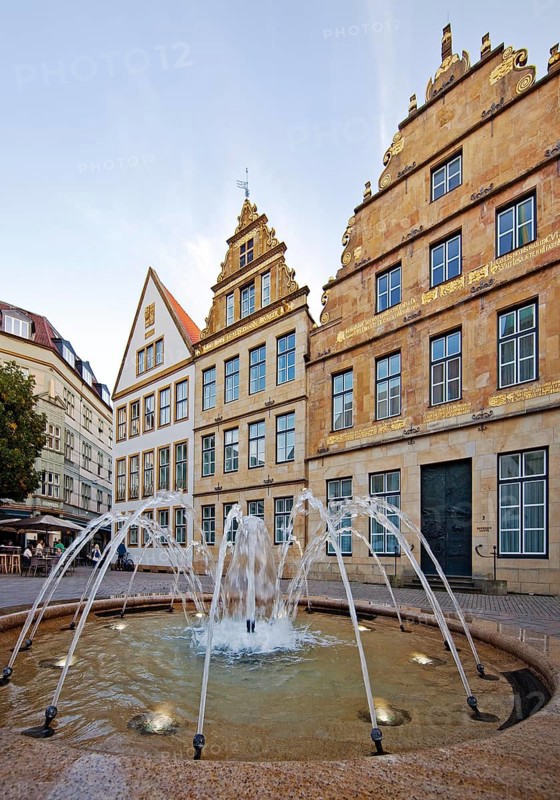 Old market square with fountain and town houses, Bielefeld, East Westphalia-Lippe, North Rhine-Westphalia, Germany