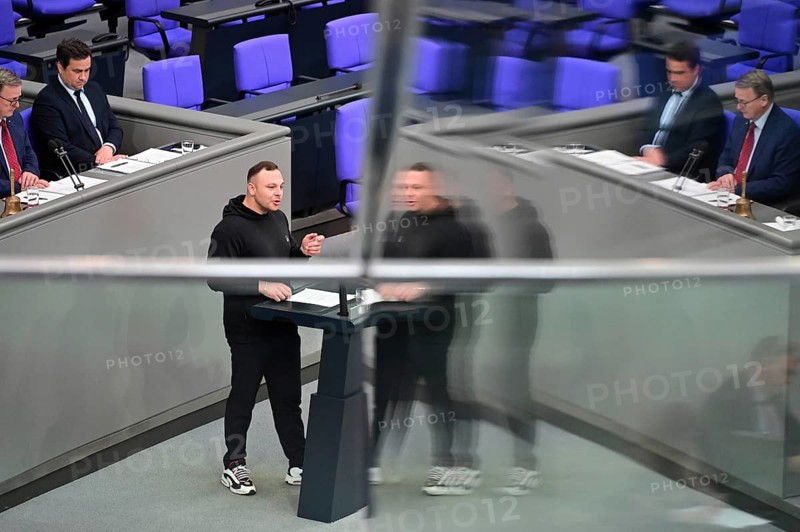 Cem Ince (Die Linke) speaks on the agenda item Minimum Wage Act in the eleventh session of the Bundestag