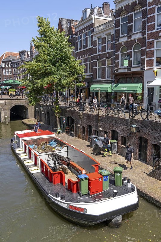The historic centre of Utrecht, Oudegracht, around 2 km long with many old houses, the rubbish collection comes by boat, directly on the canal, many bridges, boat traffic of all kinds, canal tour, Netherlands