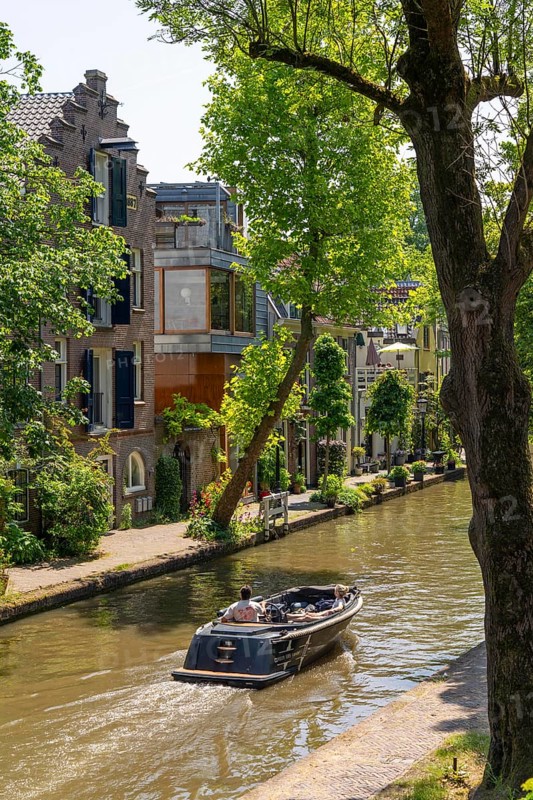 Residential buildings, living on the Oudegracht, in the southern historic centre of Utrecht, residential building directly on the canal, canal, Netherlands