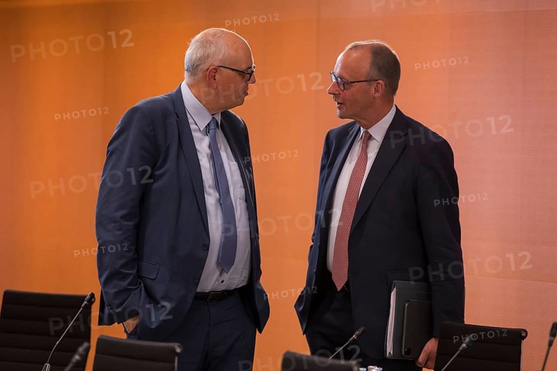 Andreas Bovenschulte (SPD, Mayor of Bremen and President of the Bremen Senate) and Friedrich Merz (CDU, Federal Chancellor) in front of the meeting between Federal Chancellor Friedrich Merz and the heads of government of the federal states in the International Conference Hall of the Federal Chancellery, Berlin, 18 June 2025