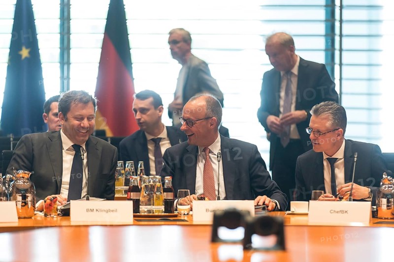 Lars Klingbeil (SPD, Vice-Chancellor and Federal Minister of Finance), Friedrich Merz (CDU, Federal Chancellor) and Thorsten Frei (CDU, Federal Minister for Special Tasks and Head of the Federal Chancellery) in front of the meeting between Federal Chancellor Friedrich Merz and the heads of government of the federal states in the International Conference Hall of the Federal Chancellery, Berlin, 18 June 2025