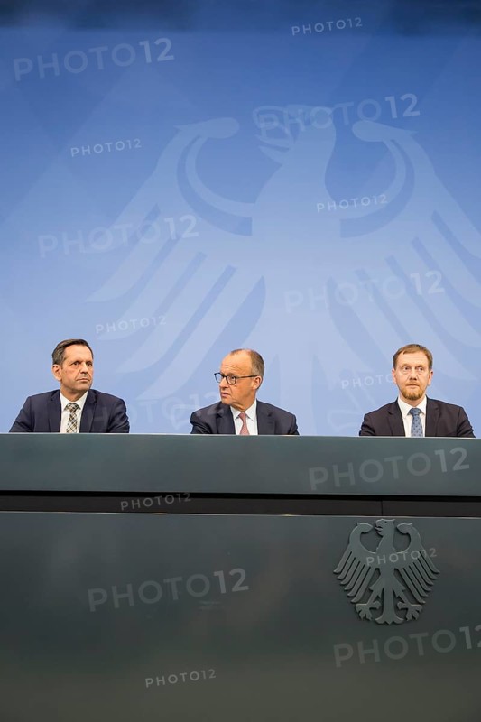 Olaf Lies (SPD, Minister President of Lower Saxony), Friedrich Merz (CDU, Federal Chancellor) and Michael Kretschmer (CDU, Minister President of the Free State of Saxony) during a press conference after the consultation between Federal Chancellor Friedrich Merz and the heads of government of the federal states at the Federal Chancellery, Berlin, 18 June 2025