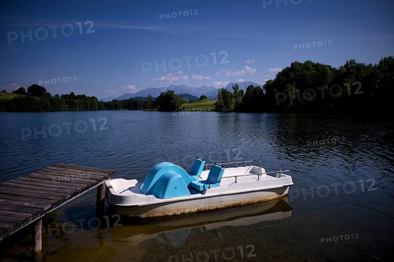 Pedal boat in a swimming lake, lake, swimming lake, Schwaltenweiher near Seeg, Ostallgäu, Allgäu, Swabia, Bavaria, Germany