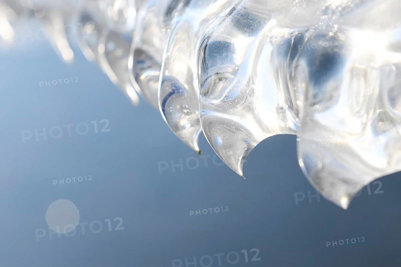 Sculpted by wind and weather... Ice teeth (winter flood 2020, 2021), natural ice sculptures, details of an overhanging ice plate, Bislicher Insel near Xanten, nationally known nature reserve, Wesel district, Lower Rhine, Rhineland, North Rhine-Westphalia, Germany, Western Europe