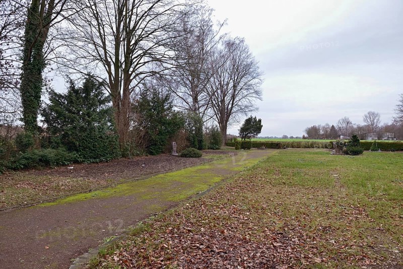 Old cemetery... Kerpen Manheim (North Rhine-Westphalia) in December 2018, gravesites in dissolution, reburial of the graves in preparation for the expansion of the Hambach open-cast lignite mine, depressing events in December 2018. Most of the graves have already been removed Manheim, Kerpen-Manheim, North Rhine-Westphalia, Germany, Western Europe