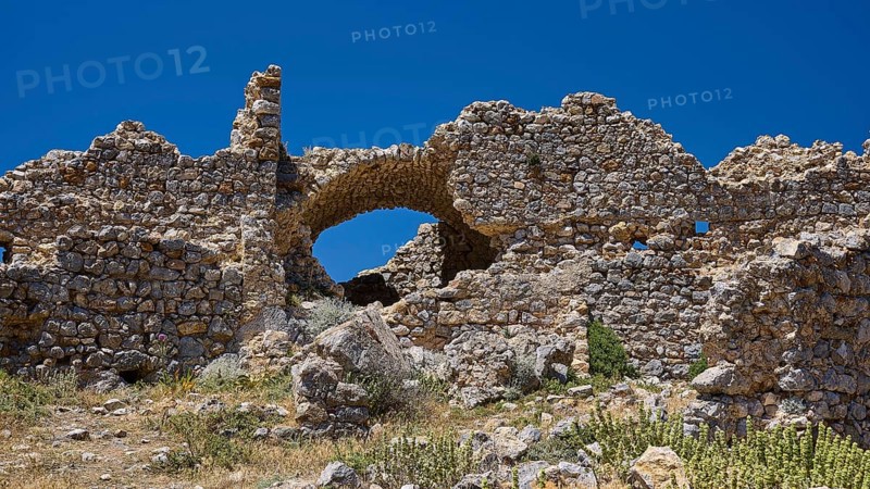 Ruined stone walls with preserved arch under blue sky, Abandoned village, Lost Place, Pyli, Paleo Pyli, Byzantine fortress, Kos, Dodecanese, Greek Islands, Greece