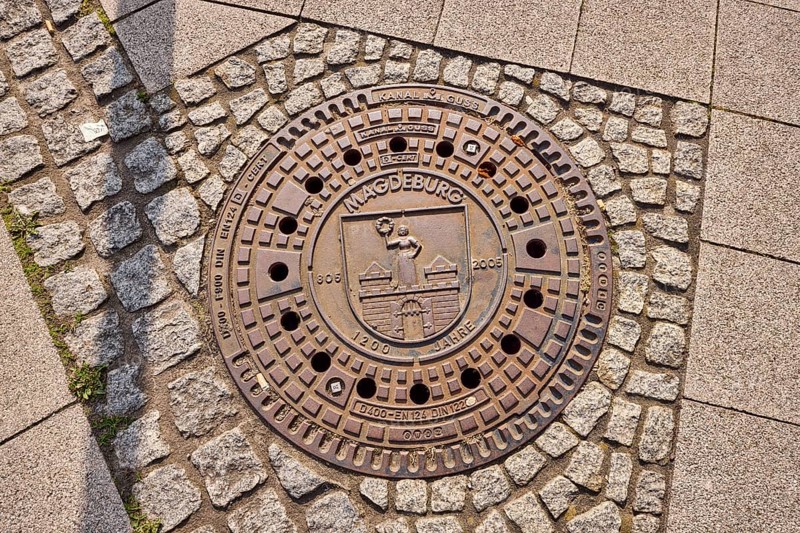 Sewer cover, 1200 years Magdeburg 805 to 2005, Magdeburg, state capital, independent city, Saxony-Anhalt, Germany