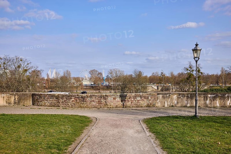 Park, lantern, city fortification, city wall, bare wintry trees, blue sky, cumulus clouds, Magdeburg, state capital, independent city, Saxony-Anhalt, Germany
