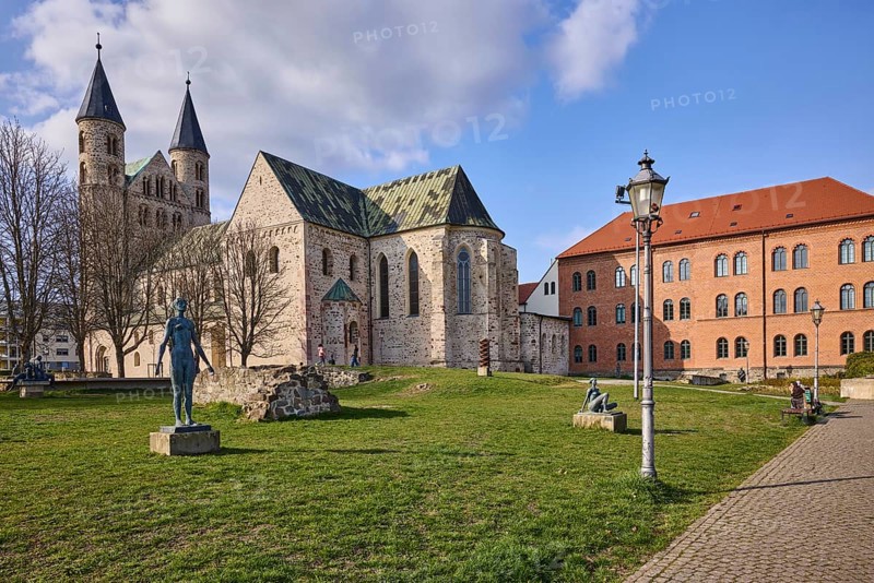 Kloster Unser Lieben Frauen, sculpture park, park, lawn, sculptures, lantern, art museum, bare wintry trees, blue sky, cumulus clouds, Magdeburg, state capital, independent city, Saxony-Anhalt, Germany