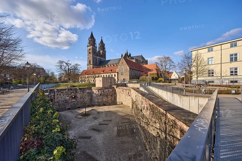 Magdeburg Cathedral, Gothic architecture, bastion Cleve, defence defence tower Cleve, bare winter trees, lantern, fortress, residential building, metal railing, blue sky, cumulus clouds, at the cathedral, cathedral square, Magdeburg, state capital, independent city, Saxony-Anhalt, Germany