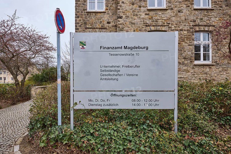 Tax office, sign, entrepreneurs, freelancers, self-employed, companies, associations and office management, sandstone building, bare wintry trees, diffuse light, cloudy, Tessenowstraße, Magdeburg, state capital, independent city, Saxony-Anhalt, Germany