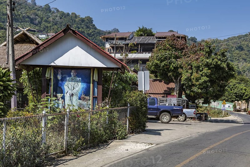 Photo of recent kink in shrine near the entrance to Doi Pha Mee in the hills of the Mae Sai district of Chiang Rai, Thailand
