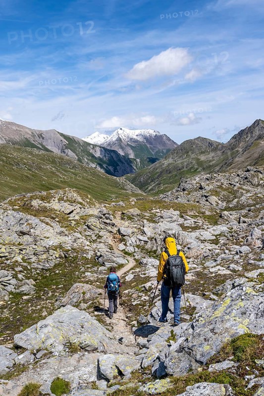 Two mountaineers on a hiking trail, Wiener Höhenweg, Schobergruppe, Hohe Tauern National Park, Carinthia, Austria