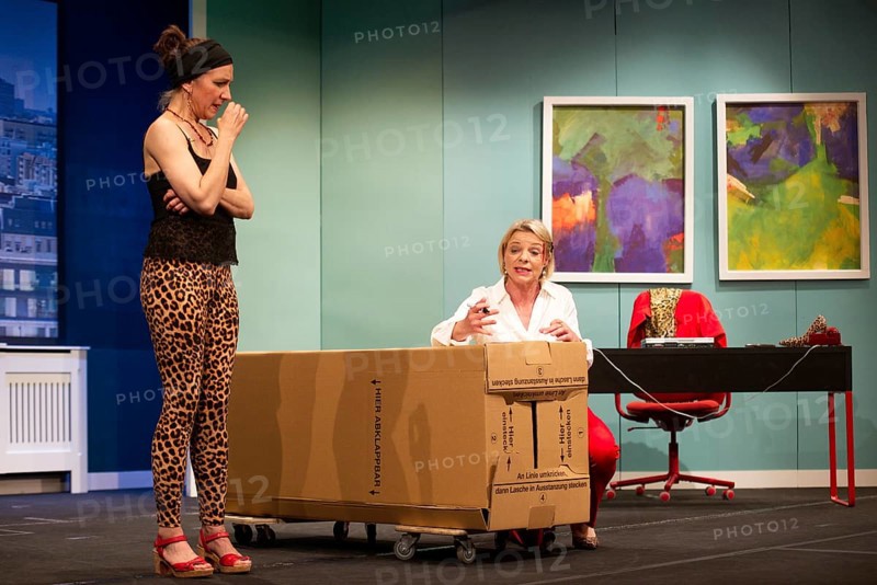 Julia Grimpe - Claudia, Miriam Kohler - Steffi, murder colleagues, photo rehearsal on 16.06.2025 at the Berliner Kriminal Theater, Berlin, premiere: 06.07.2025 at The Lakeside, Strausberg
