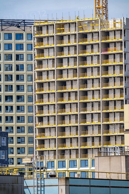 Construction of over 920 student flats at Cambridgelaan in the Science Park, University of Utrecht, High Five building, modular construction, all components, including the interior fittings with wet room, are prefabricated and assembled just in time on site, 20% cost savings and 50% shorter construction time, Netherlands