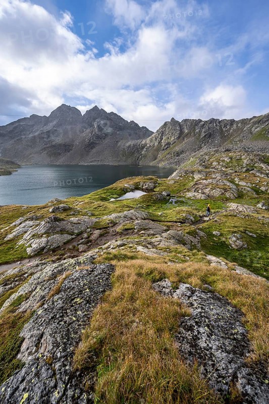 Mountain landscape with mountain lake Wangenitzsee, Wiener Höhenweg, Schober group, Hohe Tauern National Park, Carinthia, Austria