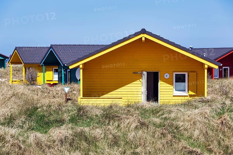 Colourful bungalows, holiday homes, wooden houses, blue sky, dune grass, dune, offshore island of Heligoland, Schleswig-Holstein, Germany