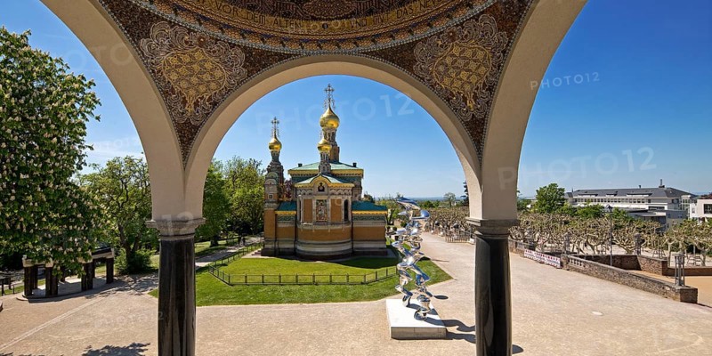 View from the pavilion to the Russian Chapel with the stainless steel sculpture by Tony Cragg, Mathildenhöhe, Darmstadt, Hesse, Germany