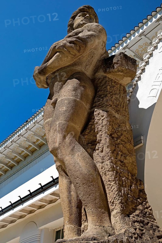 Colossal figure of a man by Ludwig Habich at the Ernst Ludwig House, Mathildenhöhe, UNESCO World Heritage Site, Darmstadt, Hesse, Germany