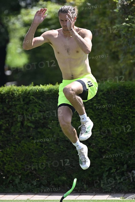 Training, warm-up, Alexander Zverev GER, upper body naked, tennis, ATP 250, BOSS Open 2025, Stuttgart, Baden-Württemberg, Germany