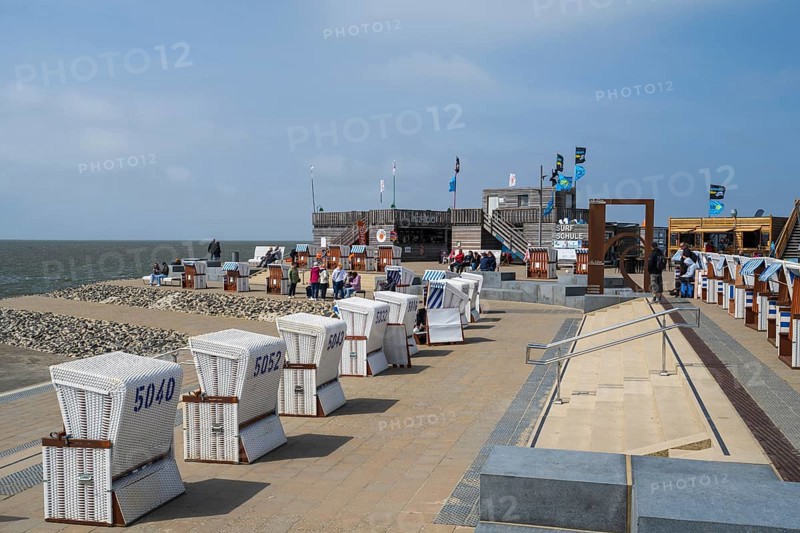 Beach chairs on the promenade, family lagoon, Perlebucht, Büsum, North Sea, Schleswig-Holstein, Germany