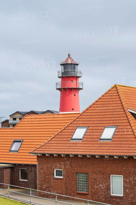 Lighthouse, houses in the foreground, Büsum, North Sea, Schleswig-Holstein, Germany