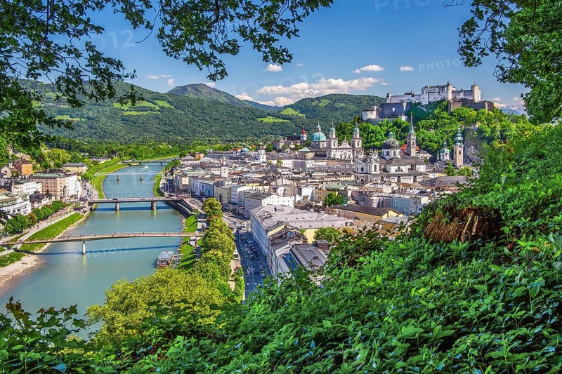 Panoramic view from the Mönchsberg with the Salzach, the churches of the old town and the Hohensalzburg Fortress, Salzburg, Salzach Valley, Salzburg County, Austria