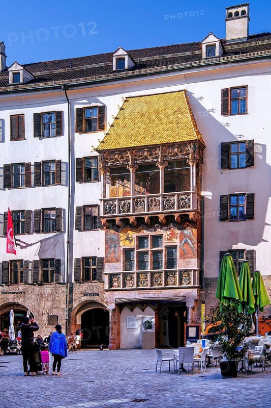 Herzog-Friedrich-Strasse in the historic city centre with the Golden Roof, Innsbruck, Inntal, Tyrolean Alps, Tyrol, Austria
