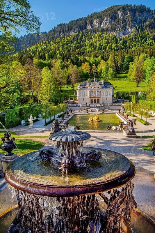 Fountain at the Temple of Venus with the water parterre of Linderhof Castle in spring, municipality of Ettal, Ammergau Alps, Ammertal, Upper Bavaria, Bavaria, Germany