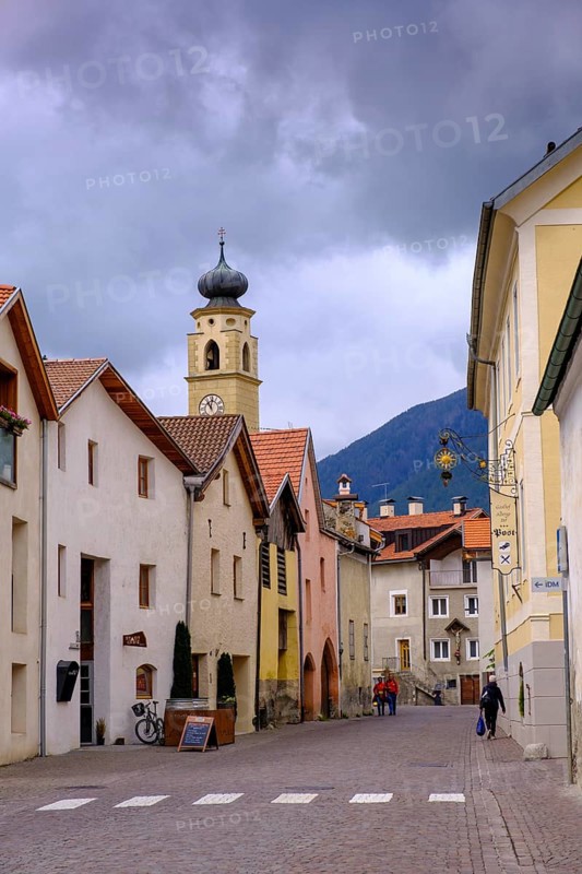 Laubengasse, Glurns, Vinschgau, South Tyrol, Italy