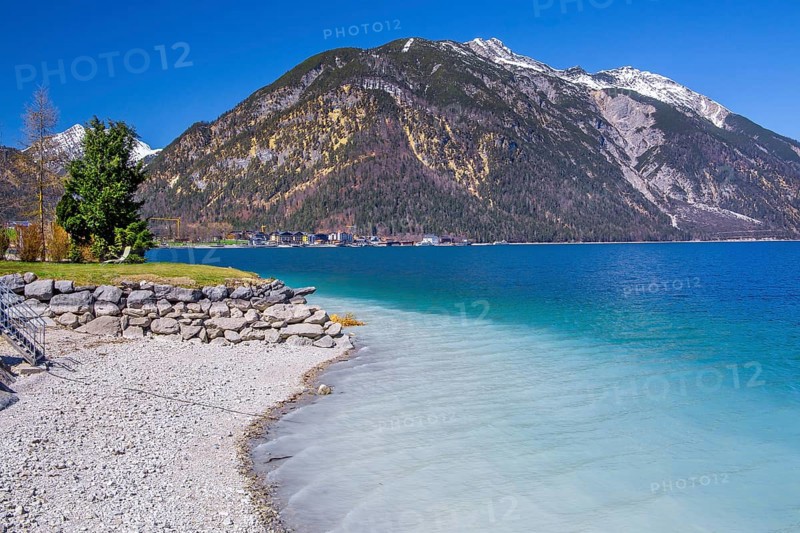 Lakeshore with bright water colours, municipality of Eben, Achensee, Tyrolean Alps, Tyrol, Austria