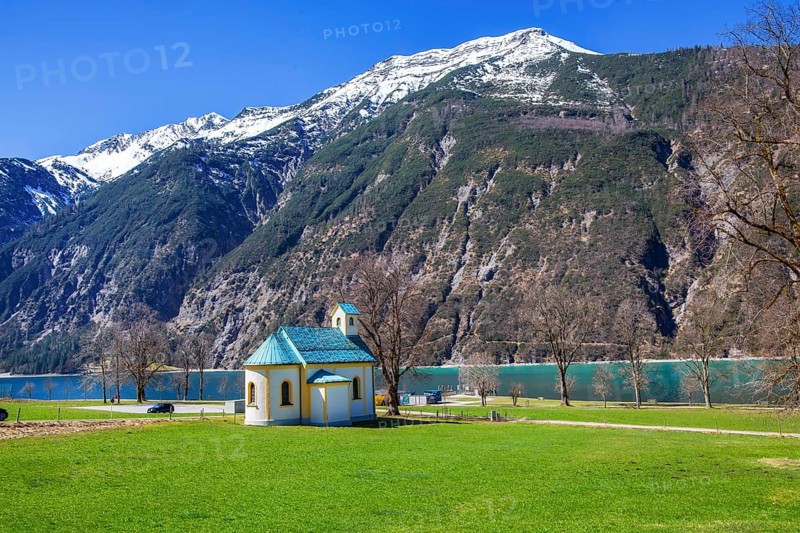 Seehof Chapel on the lakeshore, Achenkirch, Achensee, Tyrolean Alps, Tyrol, Austria