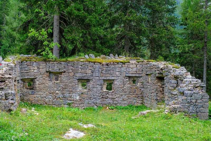 Remains of old defence walls, First World War, on the way to Rifugio Ra Stua, Ra Stua Alm, Valon Scuro, near Cortina d'Ampezzo, Dolomites, Trentino, Italy