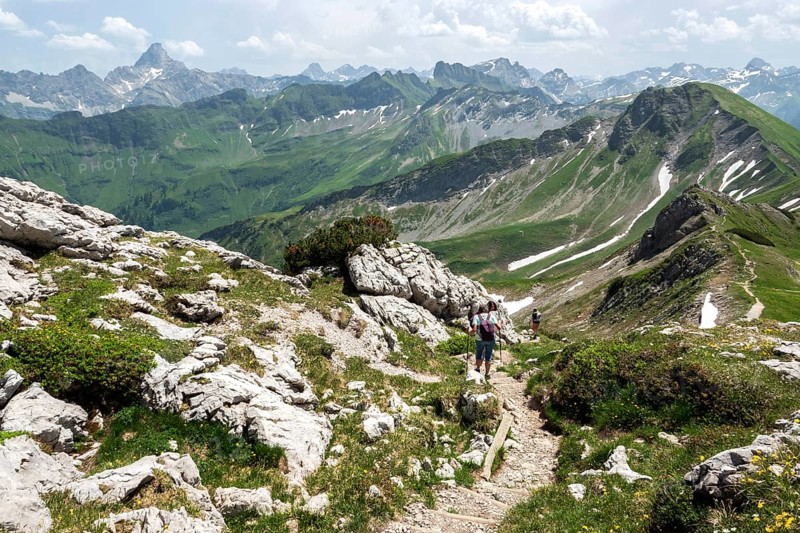 Hiking trail, view of the Allgäu Alps from the Nebelhorn, Hochvogel in the background, Oberstdorf, Oberallgäu, Allgäu, Bavaria, Germany