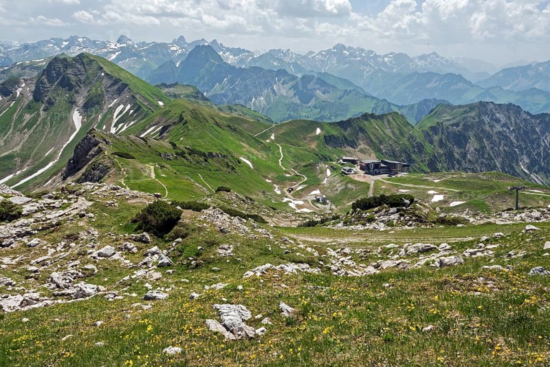 View of the Allgäu Alps from the Nebelhorn, on the right Edmund-Probst-Haus and Höfatsblick mountain station of the Nebelhornbahn, Oberstdorf, Oberallgäu, Bavaria, Germany