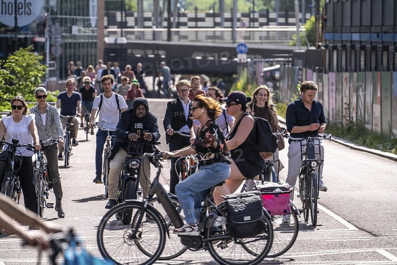 Central cycle path along the Vredenburg, behind the main station, Utrecht Centraal, in the city centre lanes for pedestrians, cyclists and local traffic are separated, dense traffic, no car/truck traffic, Utrecht, Netherlands
