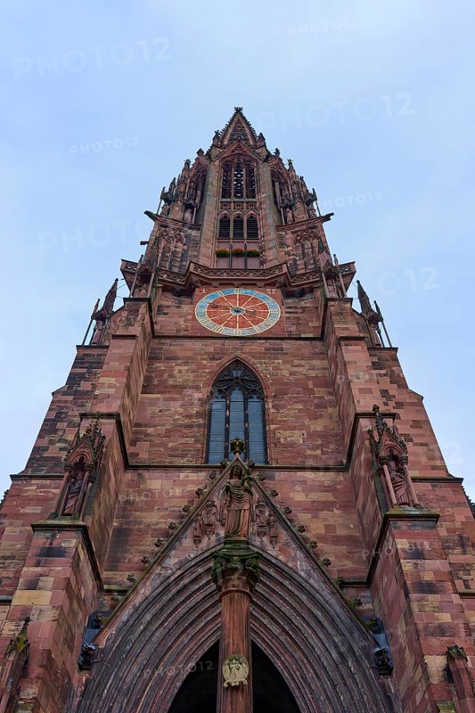 Freiburg Minster, Gothic church tower made of red stone with sculptures and a clock, Freiburg im Breisgau, Black Forest, Baden-Württemberg, Germany