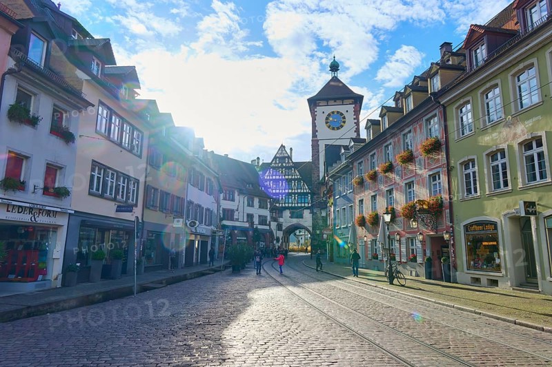 Schwabentor and lively old town, in sunny weather, Freiburg im Breisgau, Black Forest, Baden-Württemberg, Germany