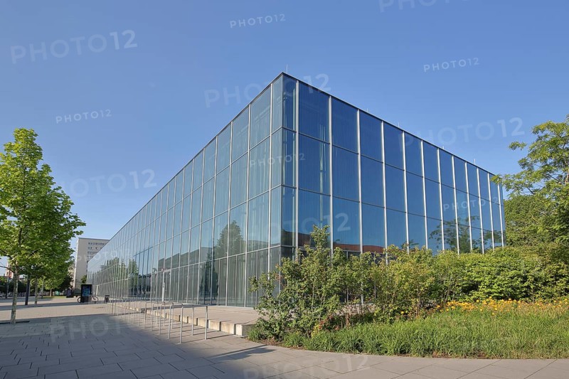 Bauhaus Museum, modern glass construction, glass windows, Dessau, Dessau-Roßlau, Saxony-Anhalt, Germany