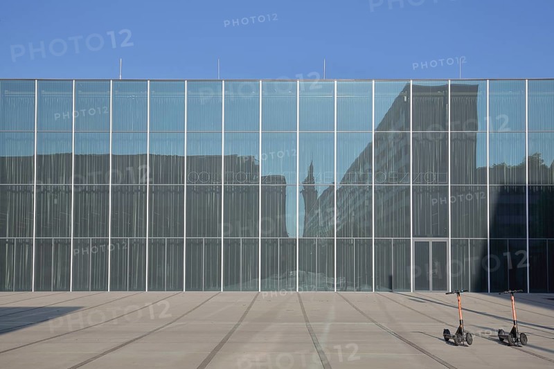 Bauhaus Museum, modern glass building, glass windows, two parked e-scooters, parking, Dessau, Dessau-Roßlau, Saxony-Anhalt, Germany