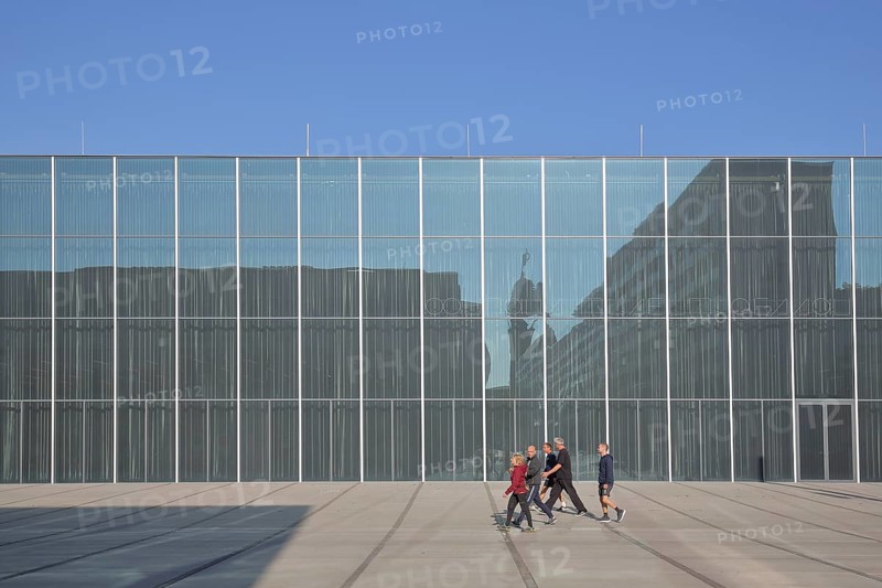 Pedestrian at the Bauhaus Museum, modern glass construction, glass window, Dessau, Dessau-Roßlau, Saxony-Anhalt, Germany