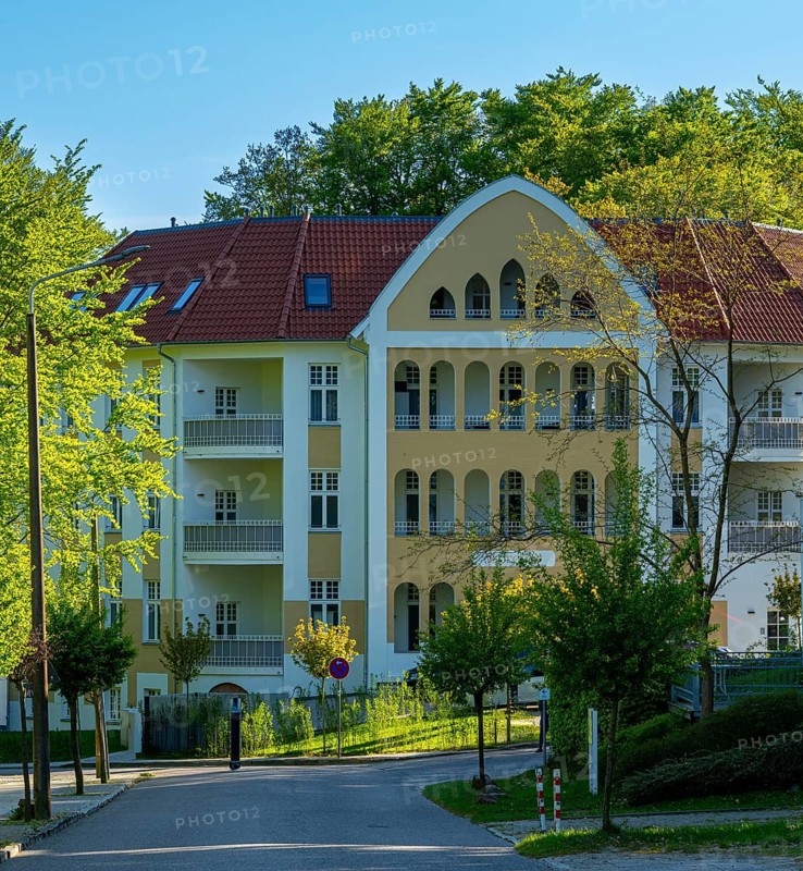 Old and new spa architecture on the main road to the beach promenade, Sellin, Rügen, Mecklenburg-Vorpommern, Germany