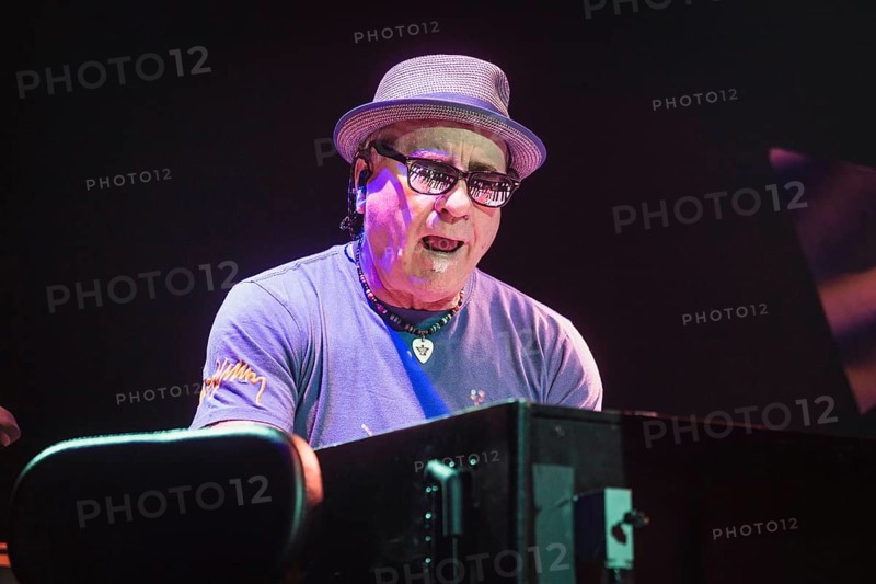 Dave K. Mathews, keyboardist of Santana live on Oneness Tour 2025 at the Uber Arena in Berlin on 13 June 2025