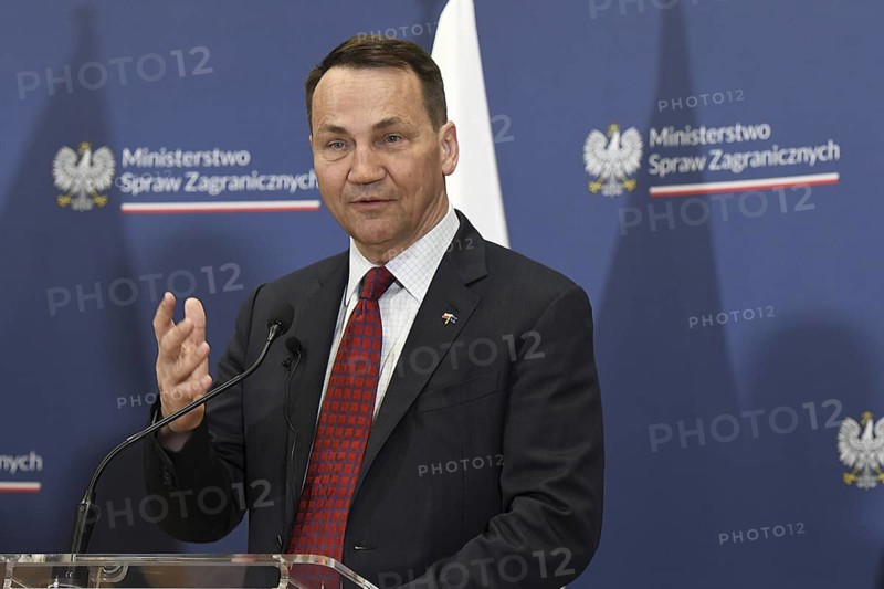Polish Foreign Minister Radoslaw Sikorski at a joint press conference with his German counterpart, Foreign Minister Annalena Bärbock, at the Collegium Polonicum in Slubice. The two met for talks in the border region of the twin city of Frankfurt/Oder and Slubice, first on the Polish side and then on foot across the Oder Bridge, before answering questions from students at Viadrina University