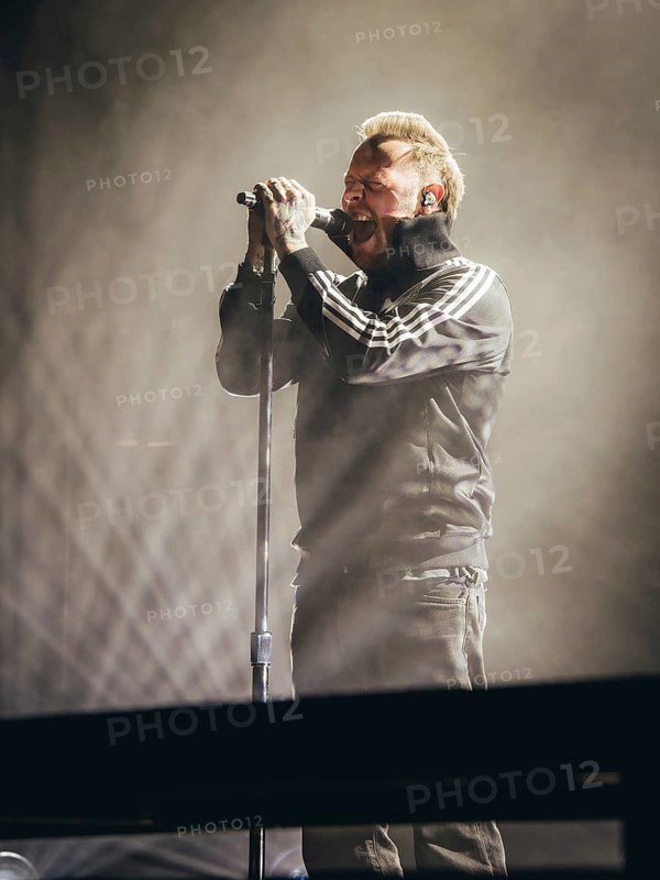 Singer Samuel David Carter from Architects live on European Tour 2026 in the Berlin Velodrome on 22.01.2026