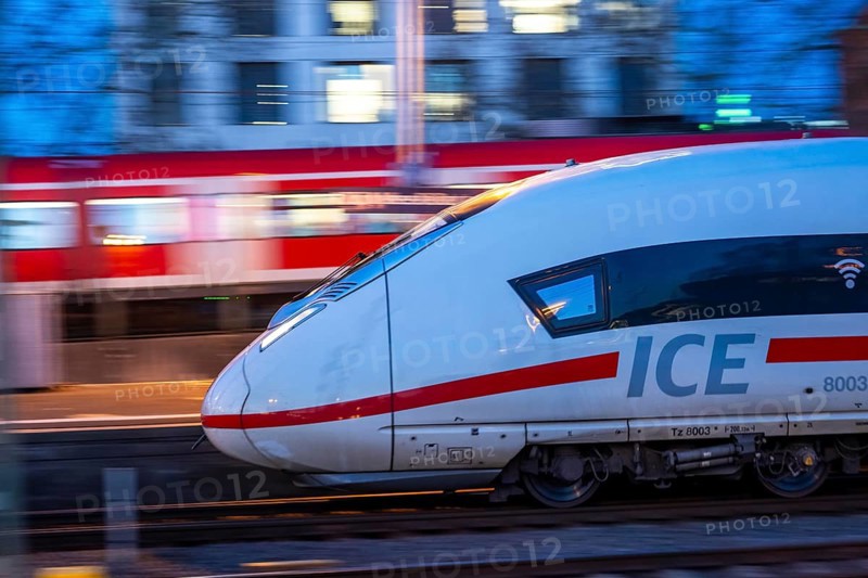 Train on the line, platform tracks in front of Cologne-Messe/Deutz station, ICE long-distance train, North Rhine-Westphalia, Germany