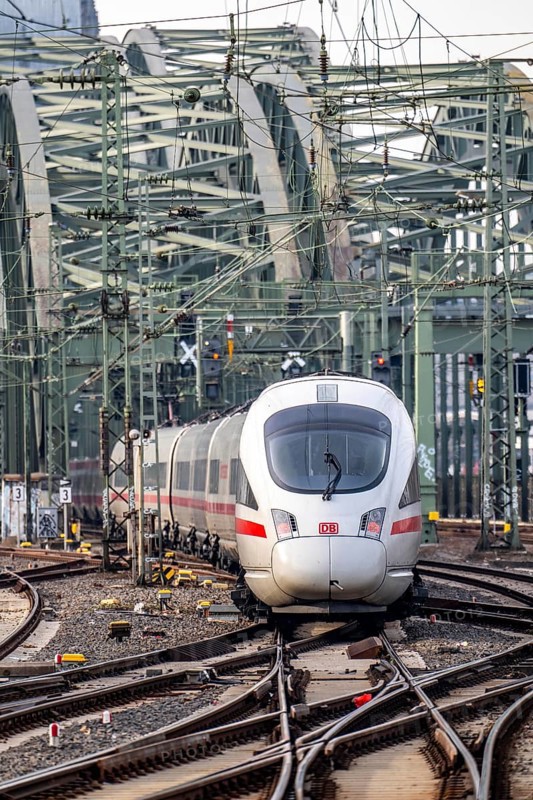 Rail track in front of Cologne Central Station, Hohenzollern Bridge across the Rhine, ICE long-distance trains in front of the railway bridge, Cologne, North Rhine-Westphalia, Germany