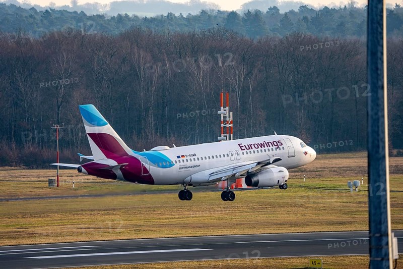 Eurowings Airbus A319-100 landing at Cologne/Bonn Airport, CGN